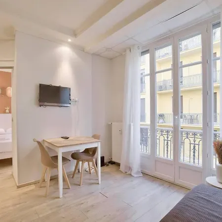 Beautiful Studio Near The Heart Of Lägenhet Nice